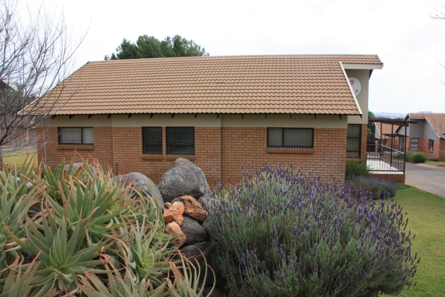 2 Bedroom Property for Sale in Langenhovenpark Free State